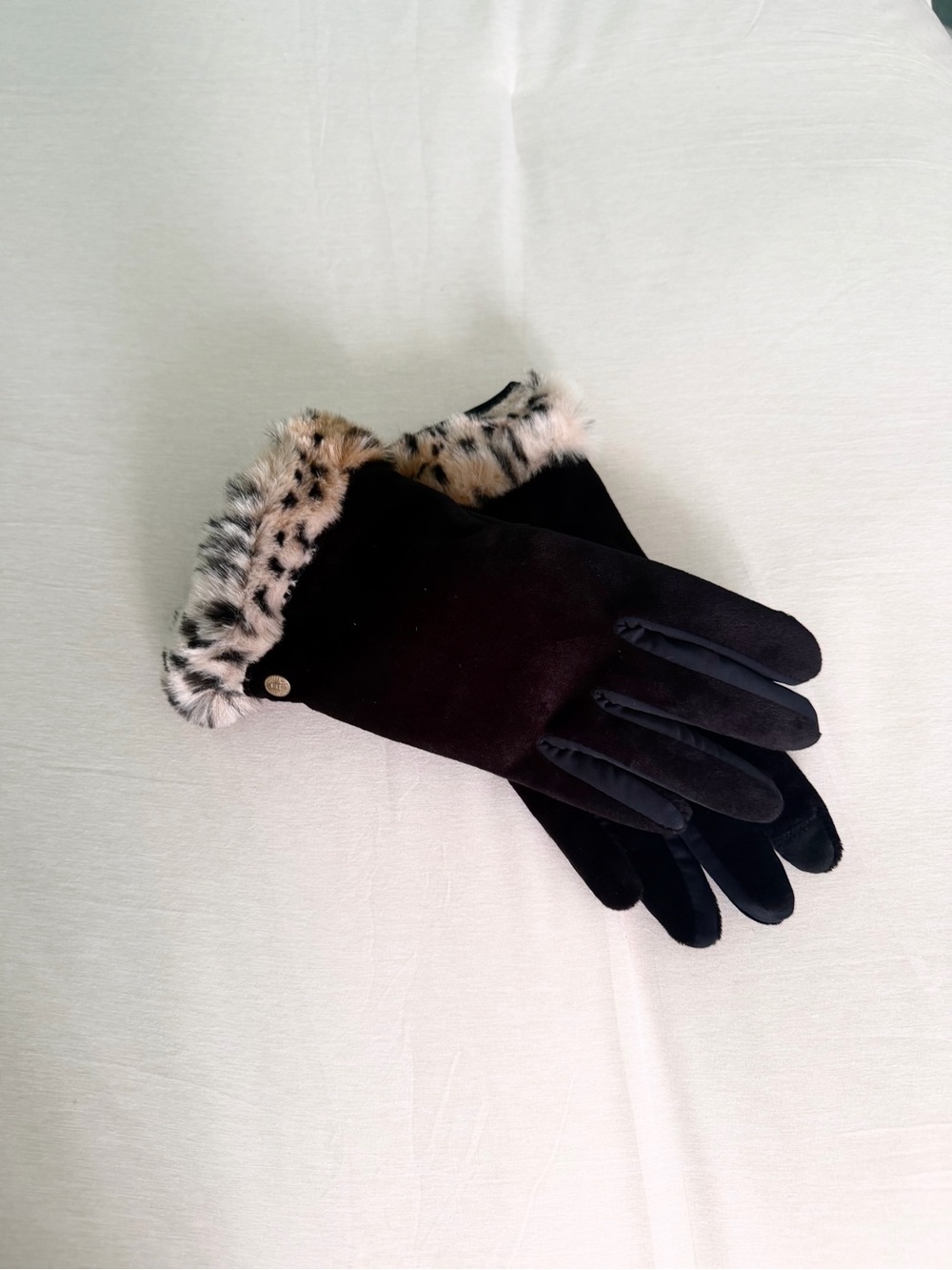 Weatherproof Black Winter Tech Gloves with Leopard-Print Faux Fur Cuffs